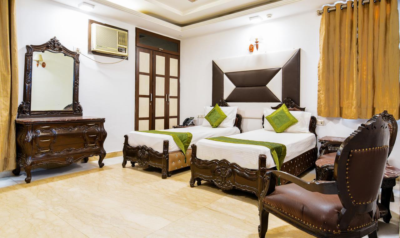 Hotel Baljeet Lodge New Delhi Bagian luar foto